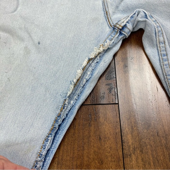 LEVI’S Ladies 560 Jeans VINTAGE DISTRESSED Loose Fit 90s Size 13 JR M Light Wash - Picture 12 of 16